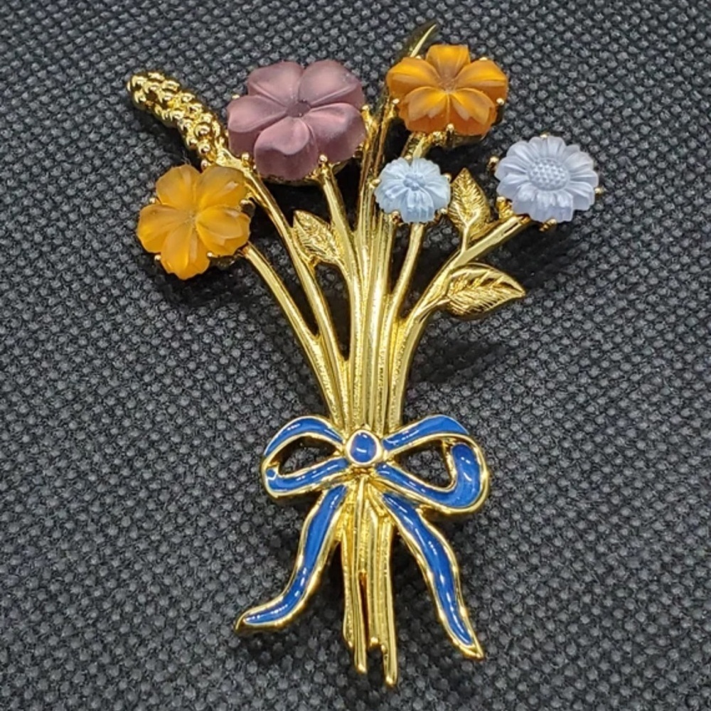 Monet Signed Vintage Lucite Acrylic Flowers Bouquet Brooch. MA - Picture 3 of 5